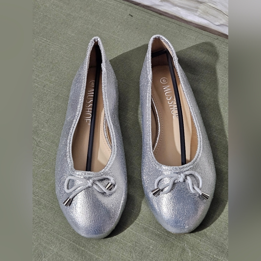 Shimmering Silver Flats with Bow Accent - Picture 5 of 11